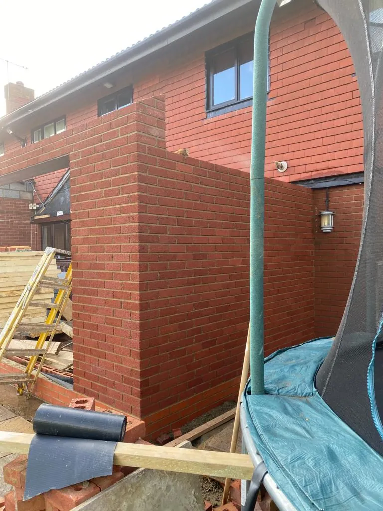 10m Wide Single-Storey Extension – Brickwork & Insulation in Barnet EN4