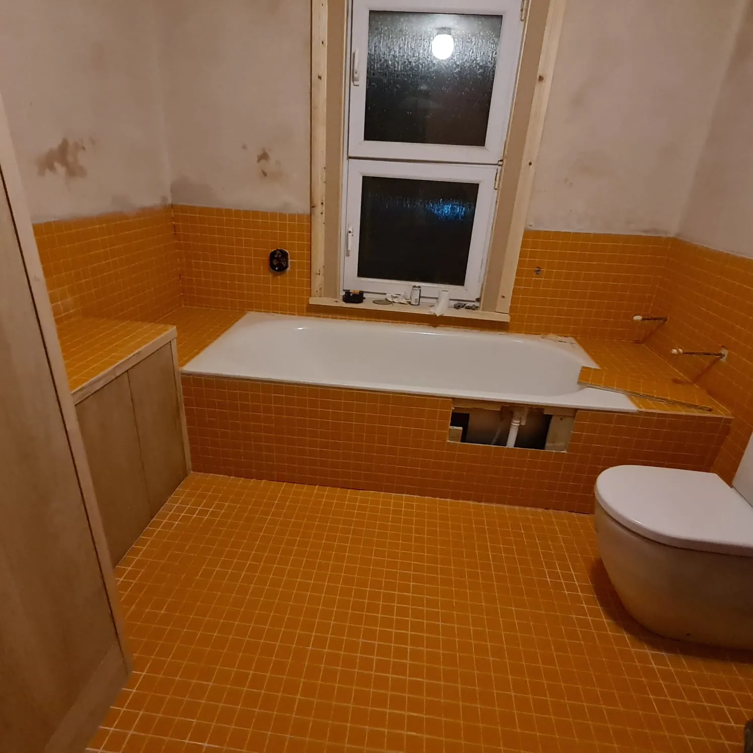 Bathroom Decorative Tile Installation in London — photo 2