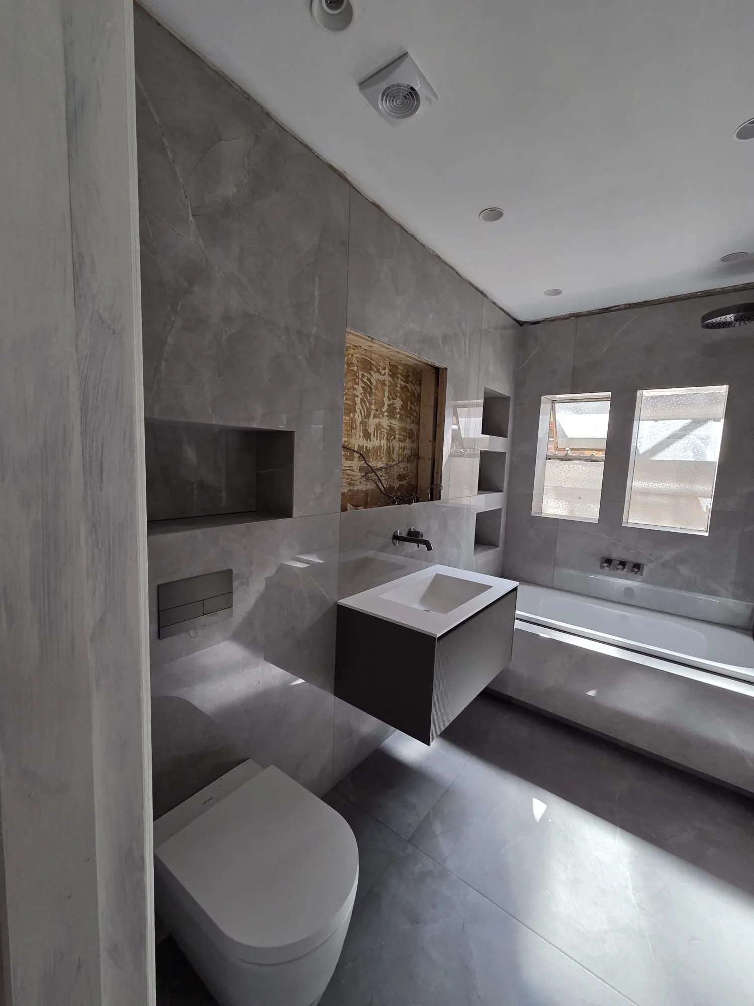 Bathroom tiling in Finchley N12 — photo 3