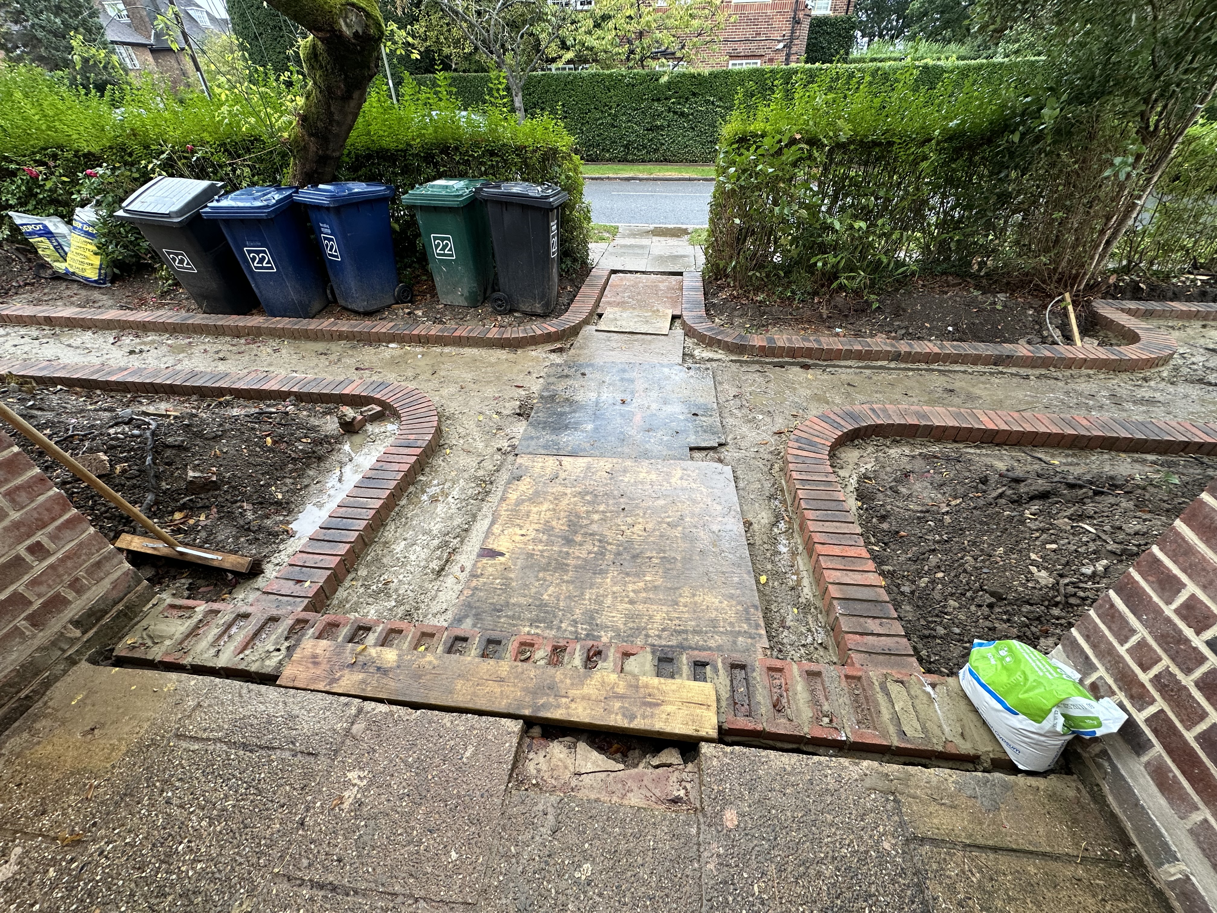 Landscaping & Groundworks – Resin Bound Pathway in East finchley N2 — photo 2